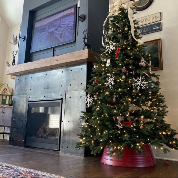 Pottery Barn Handcrafted Red Metal Tree Collar 🎄🎅🏻 - Picture 3 of 8